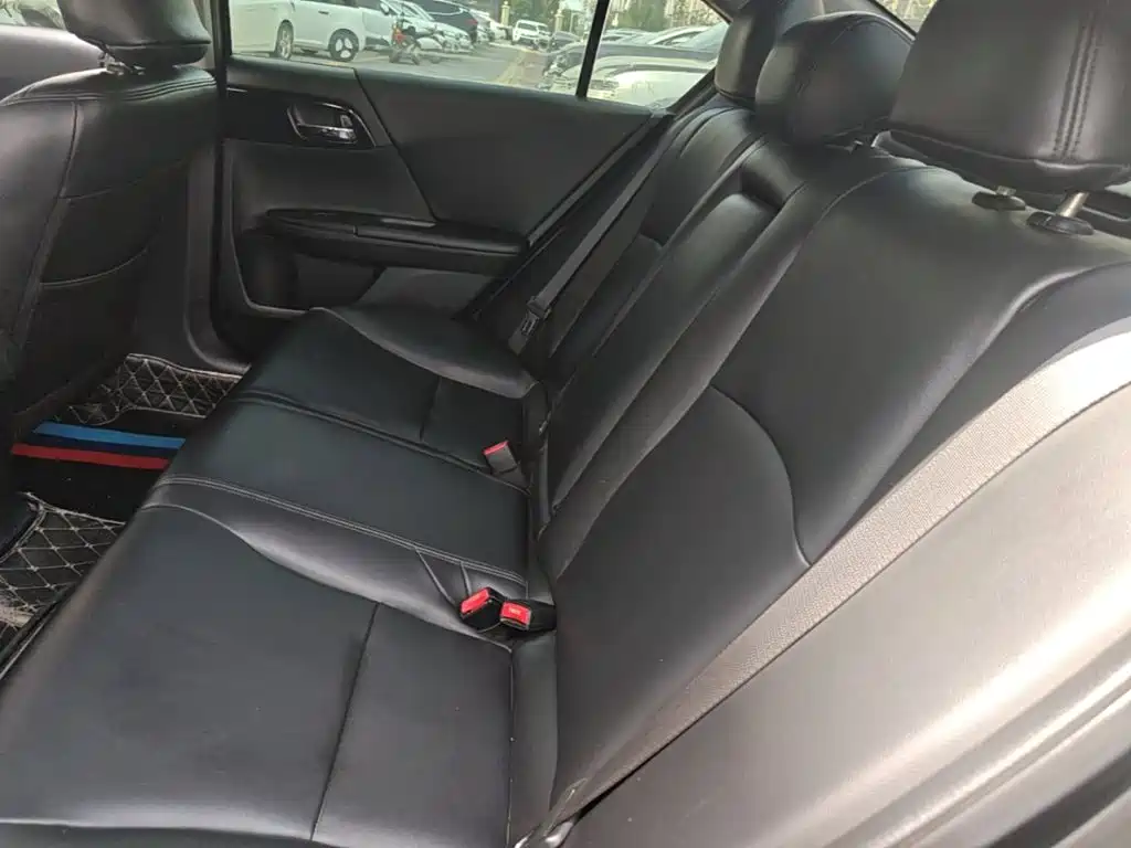 Honda Accord — миниатюра 17