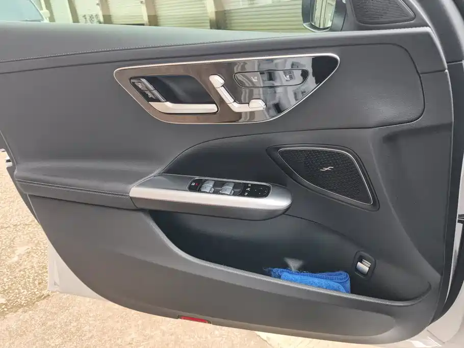 Mercedes-Benz C-Class — миниатюра 7