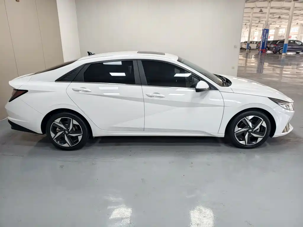 Hyundai Elantra — миниатюра 7
