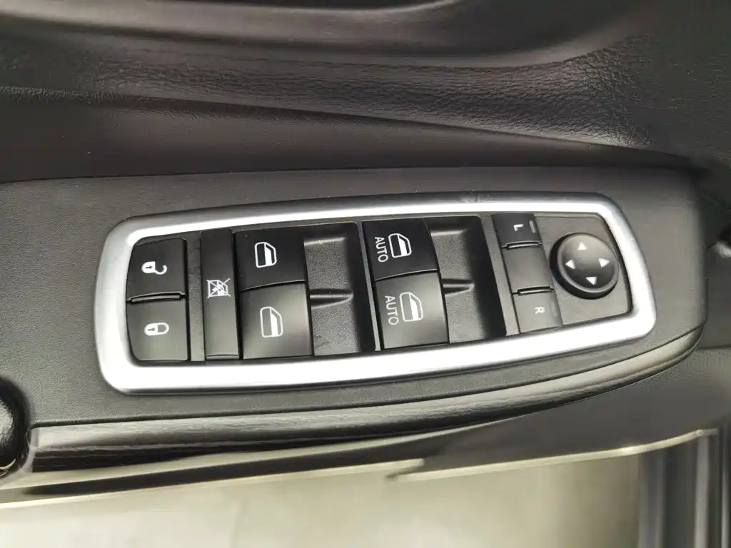 Jeep Cherokee — миниатюра 9