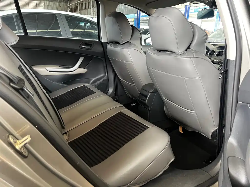 Peugeot 408 — миниатюра 14