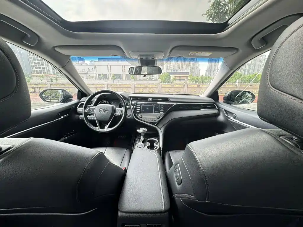 Toyota Camry — миниатюра 9