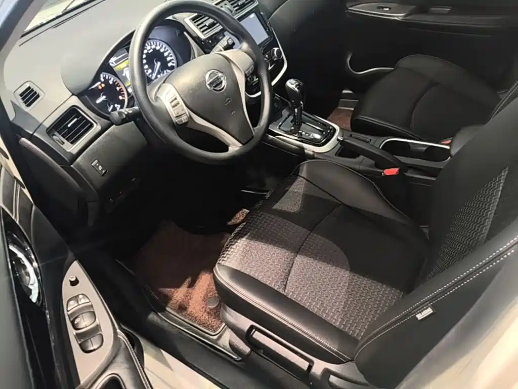 Nissan Tiida — миниатюра 15
