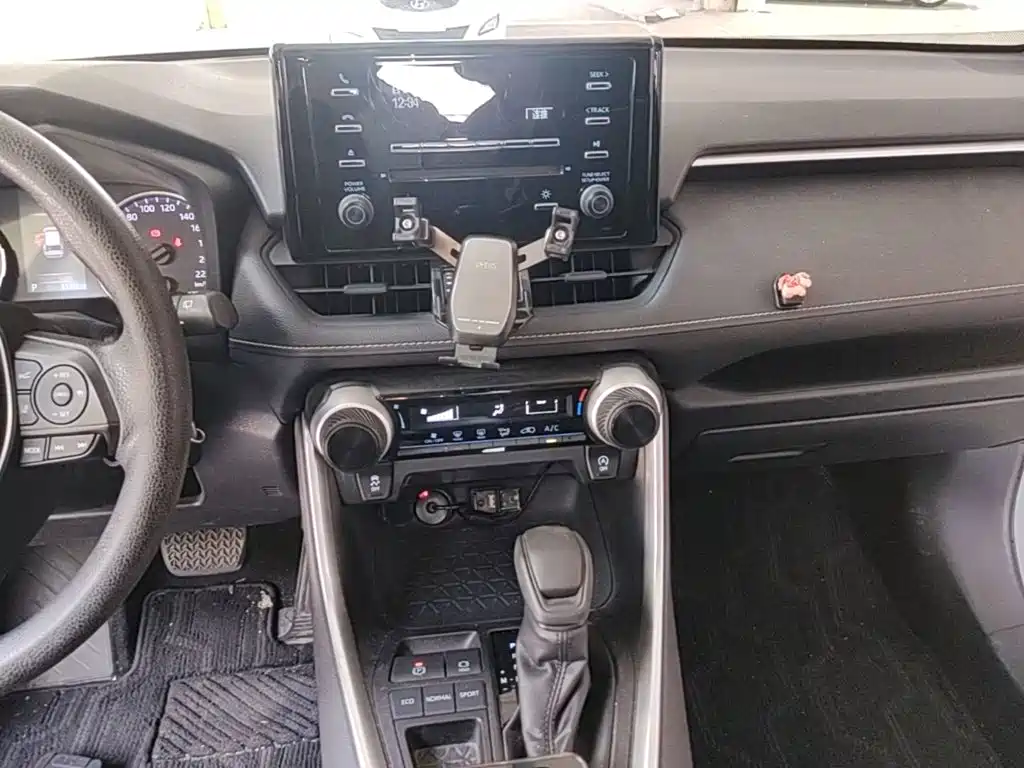Toyota RAV4 — миниатюра 13