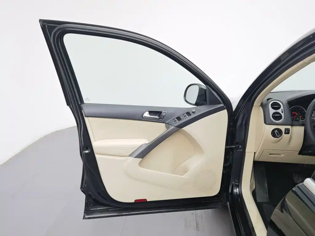 Volkswagen Tiguan — миниатюра 8