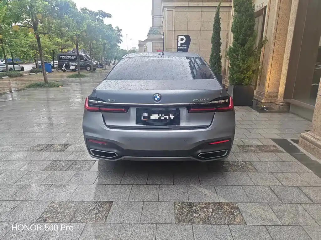 BMW 7 Series — миниатюра 9