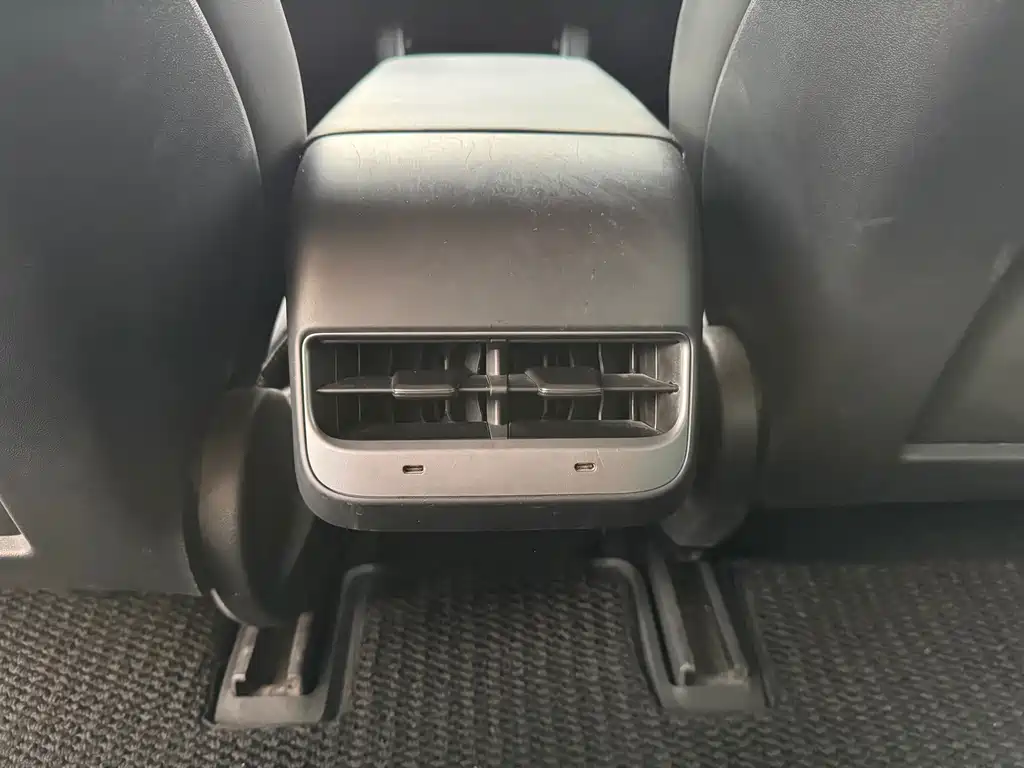 Tesla Model 3 — миниатюра 9