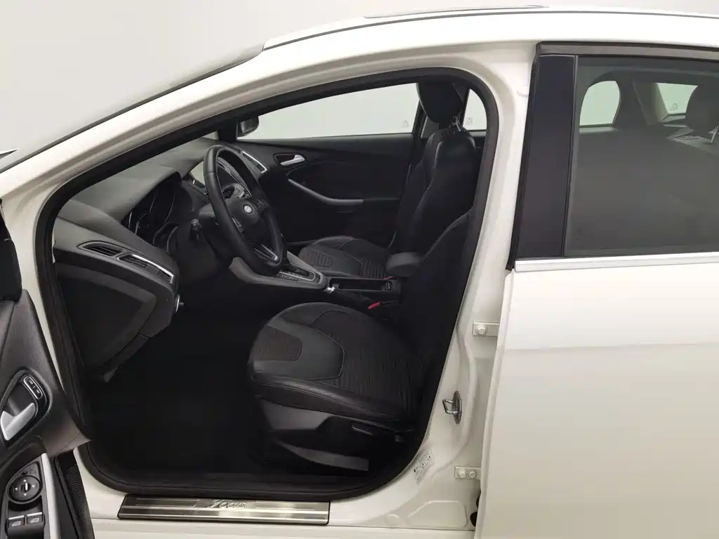 Ford Focus — миниатюра 10