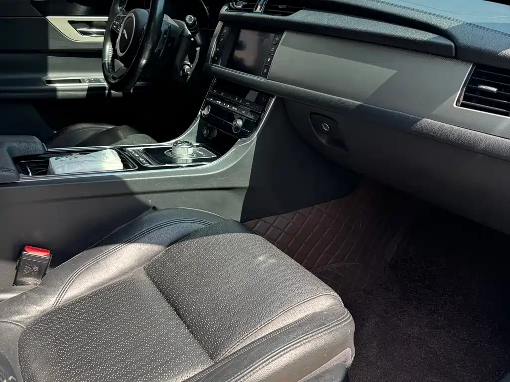 Jaguar XF 2016 XF 2.0T
