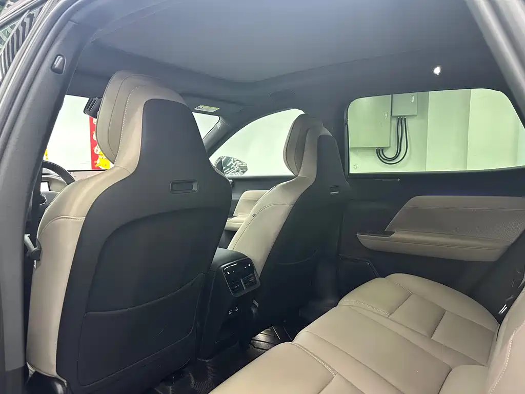 Volvo XC70 PHEV — миниатюра 21