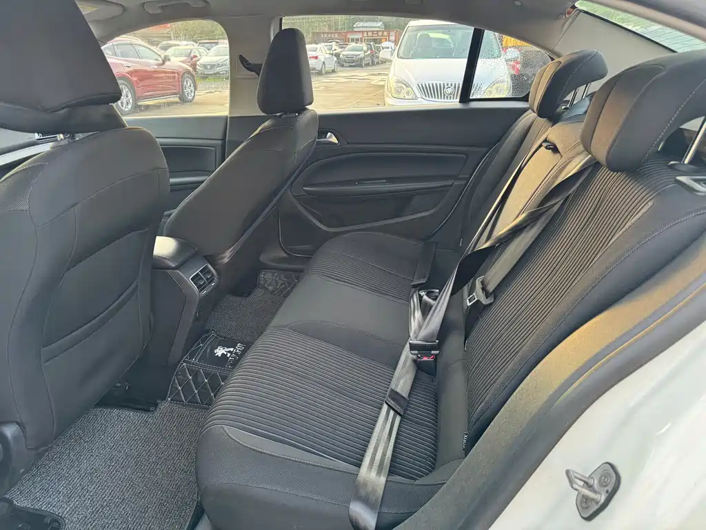 Peugeot 408 — миниатюра 12