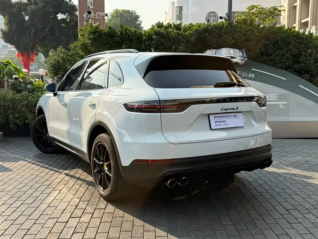 PORSCHE CAYENNE