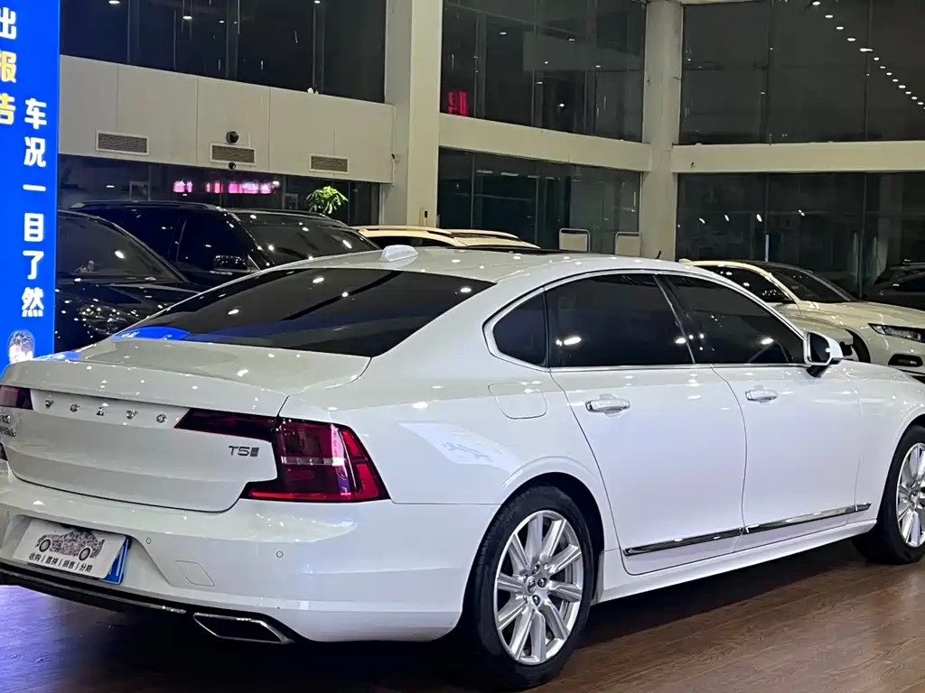 Volvo S90 — миниатюра 6