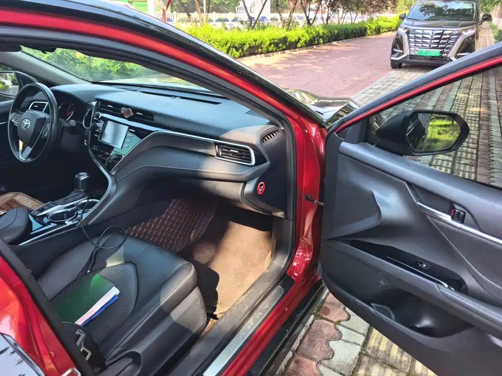 Toyota Camry — миниатюра 18