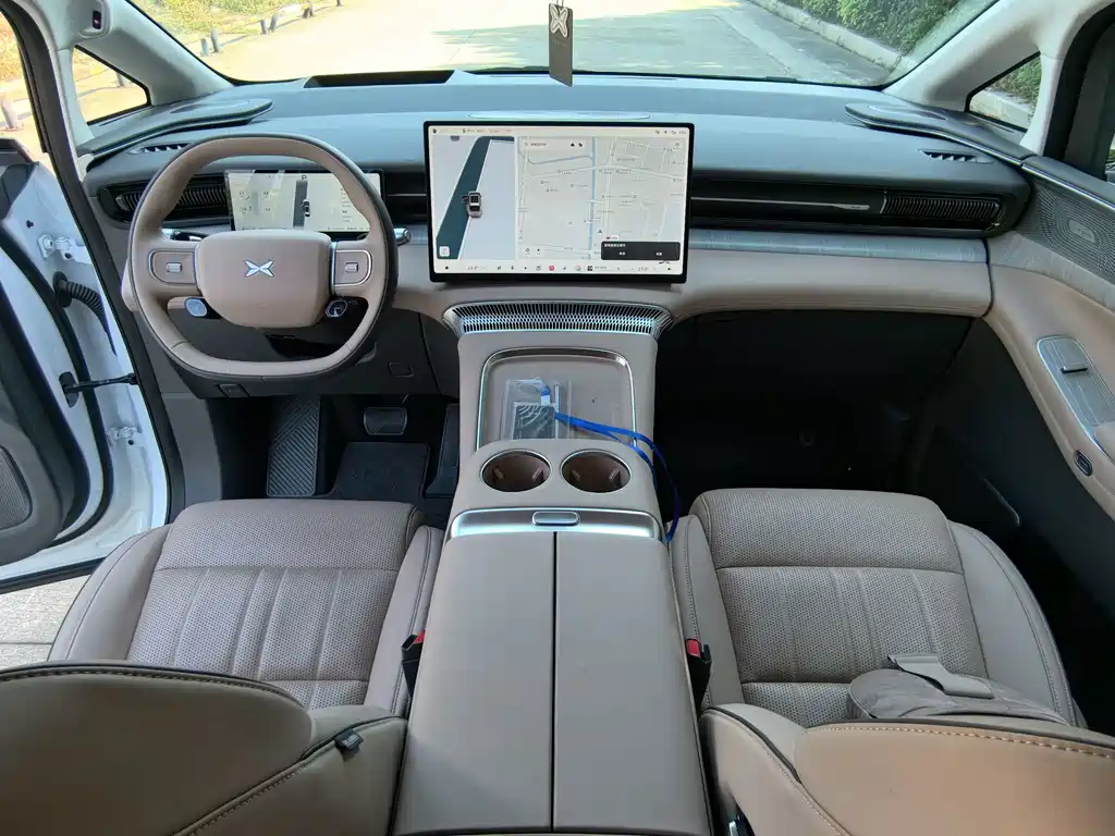 XPeng X9 — миниатюра 4