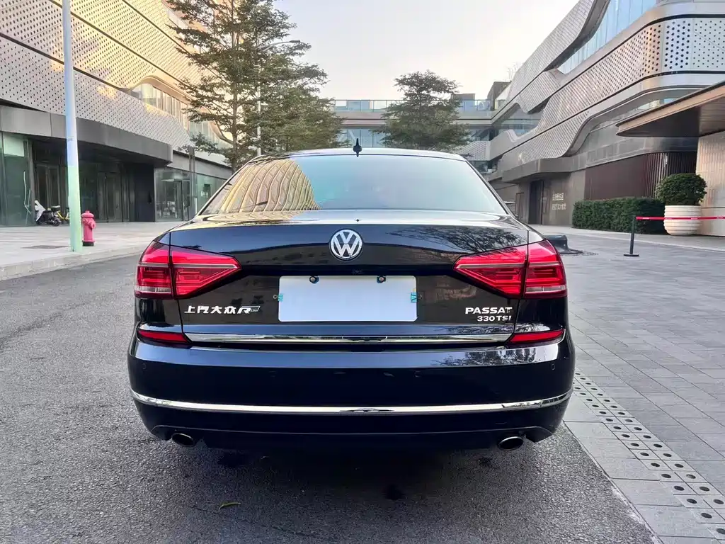 VOLKSWAGEN PASSAT