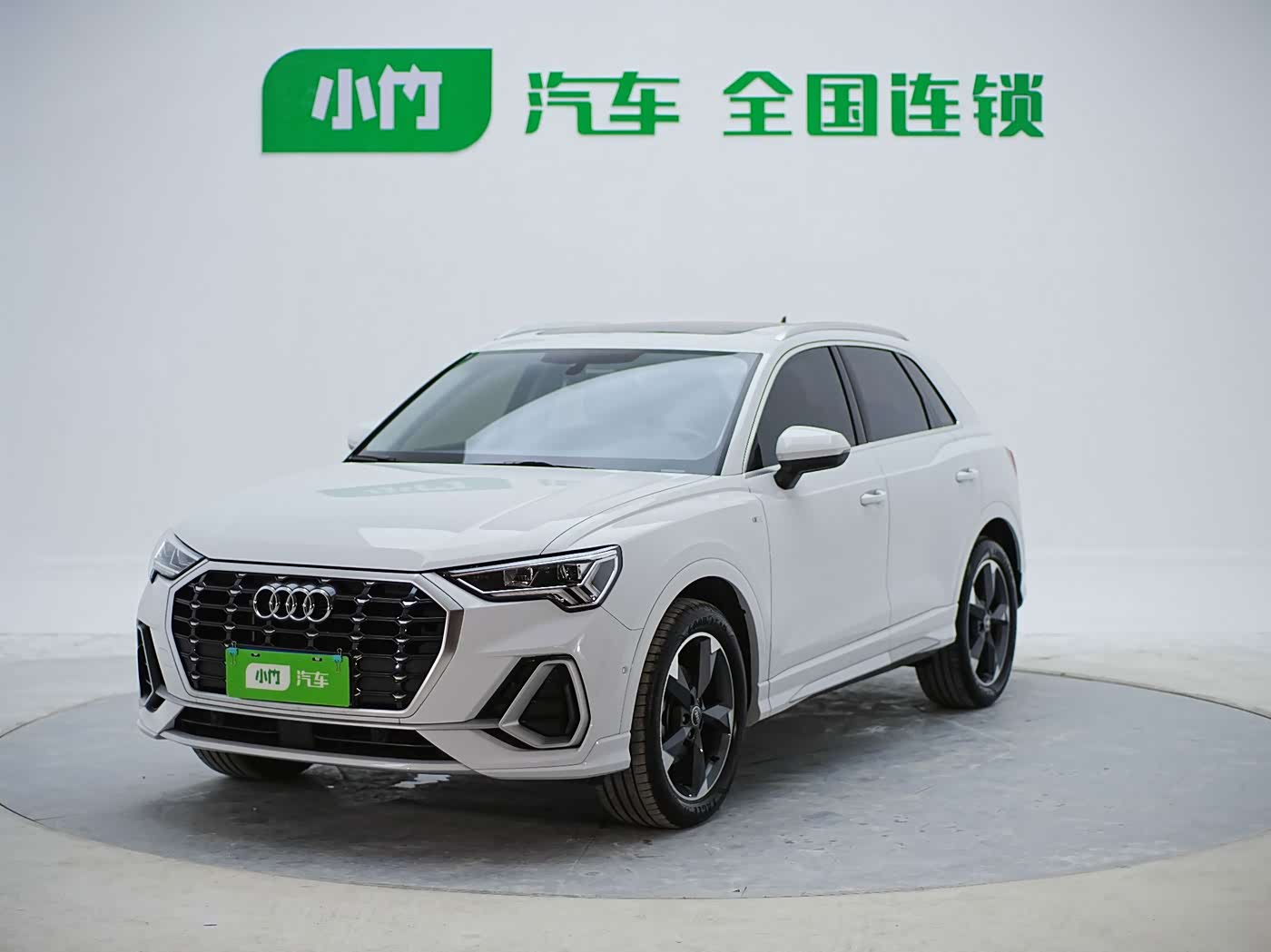 Audi Q3 1.4 л 2022 г. Белый, пробег 15000 км