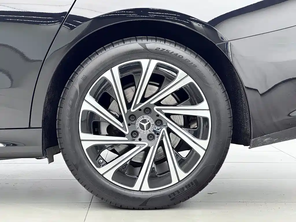 Mercedes-Benz E-Class — миниатюра 17
