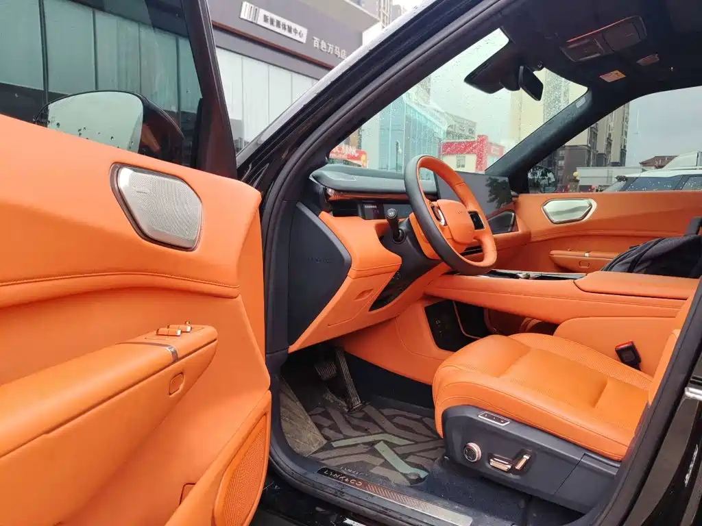 Lynk & Co 900 — миниатюра 10
