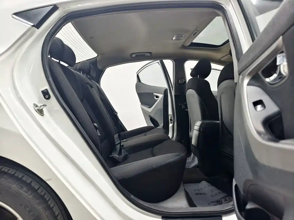Hyundai Elantra Langdong — миниатюра 16