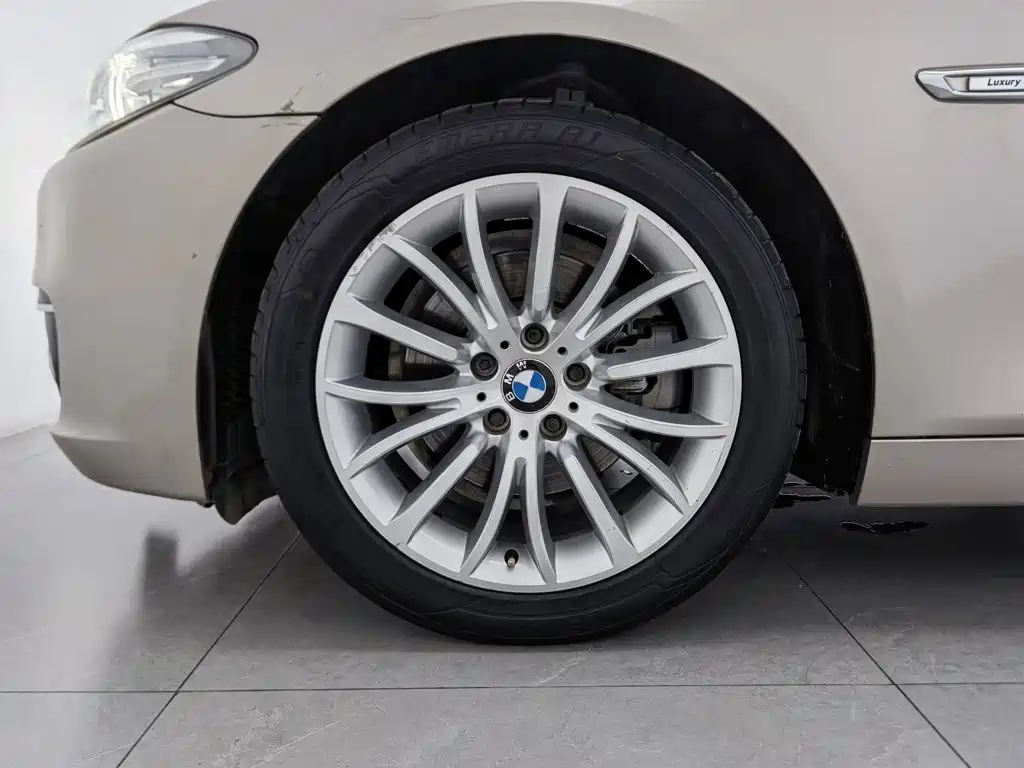 BMW 5 Series — миниатюра 17
