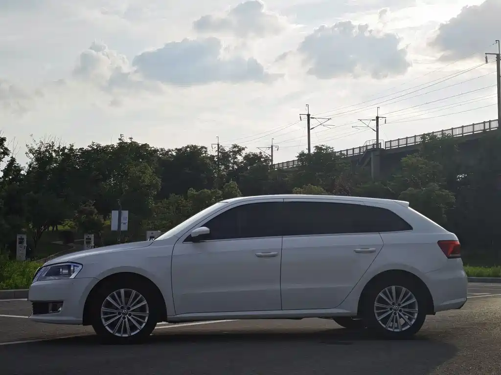 Volkswagen Gran Lavida 2013 1.6L AT Comfort
