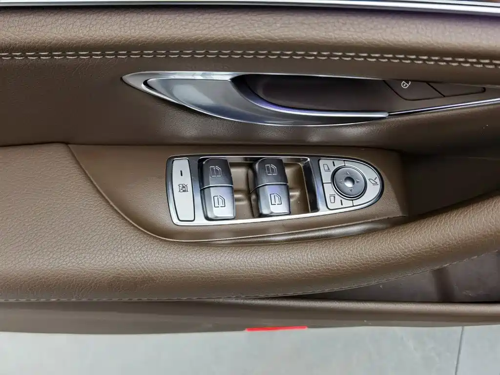 Mercedes-Benz E-Class — миниатюра 9