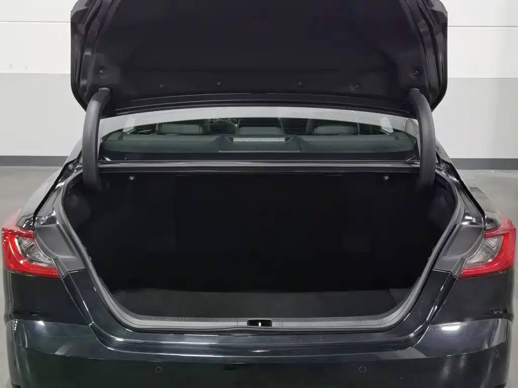 Toyota Camry — миниатюра 16