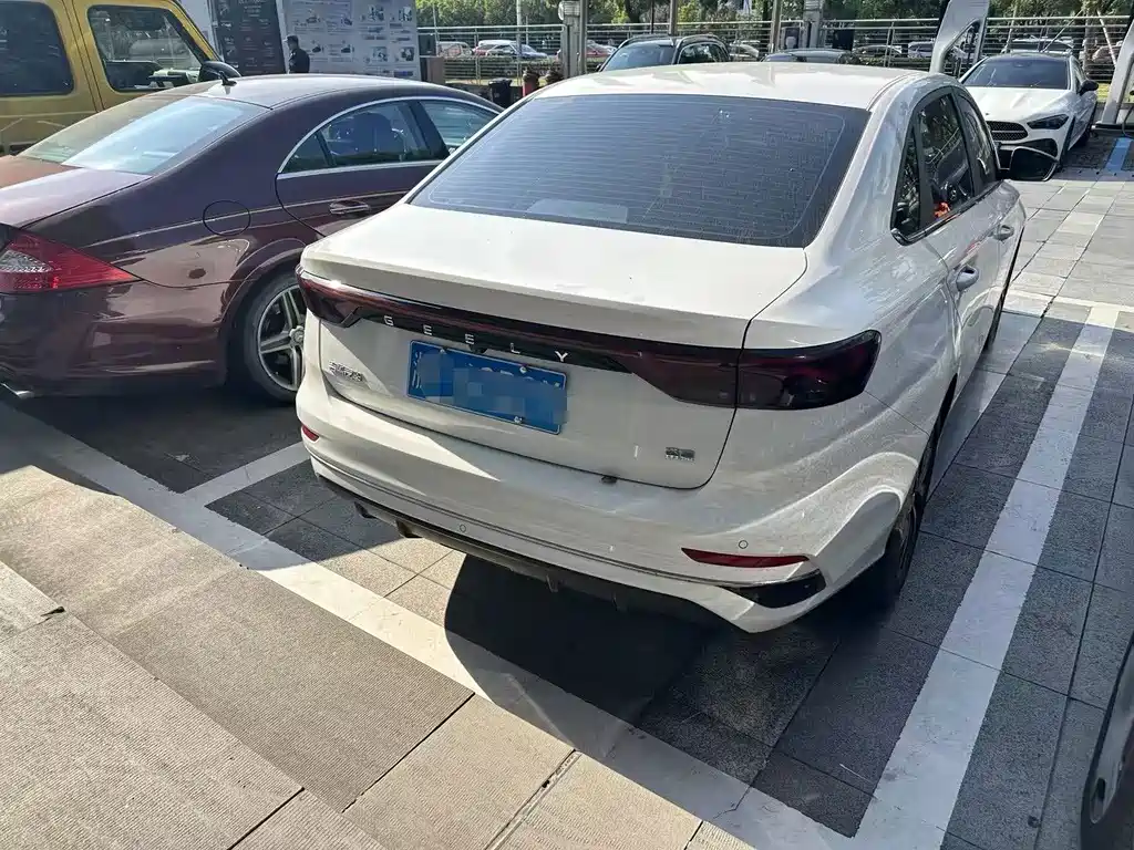 Geely Emgrand — миниатюра 3
