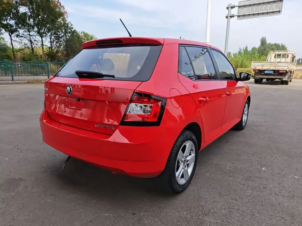Skoda Fabia — миниатюра 7