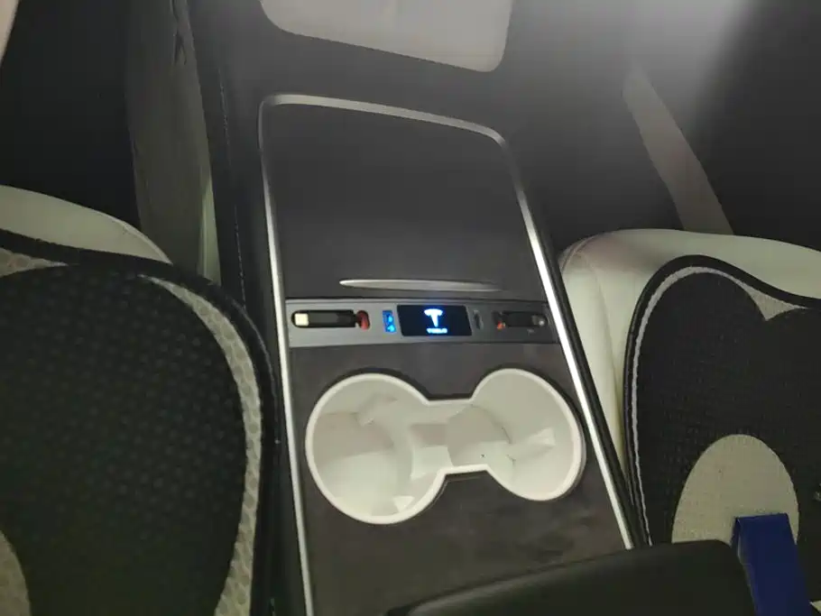 Tesla Model 3 — миниатюра 16