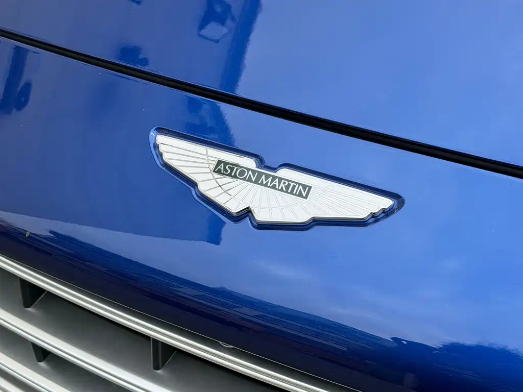Aston Martin DBX 2023 4.0T V8 707