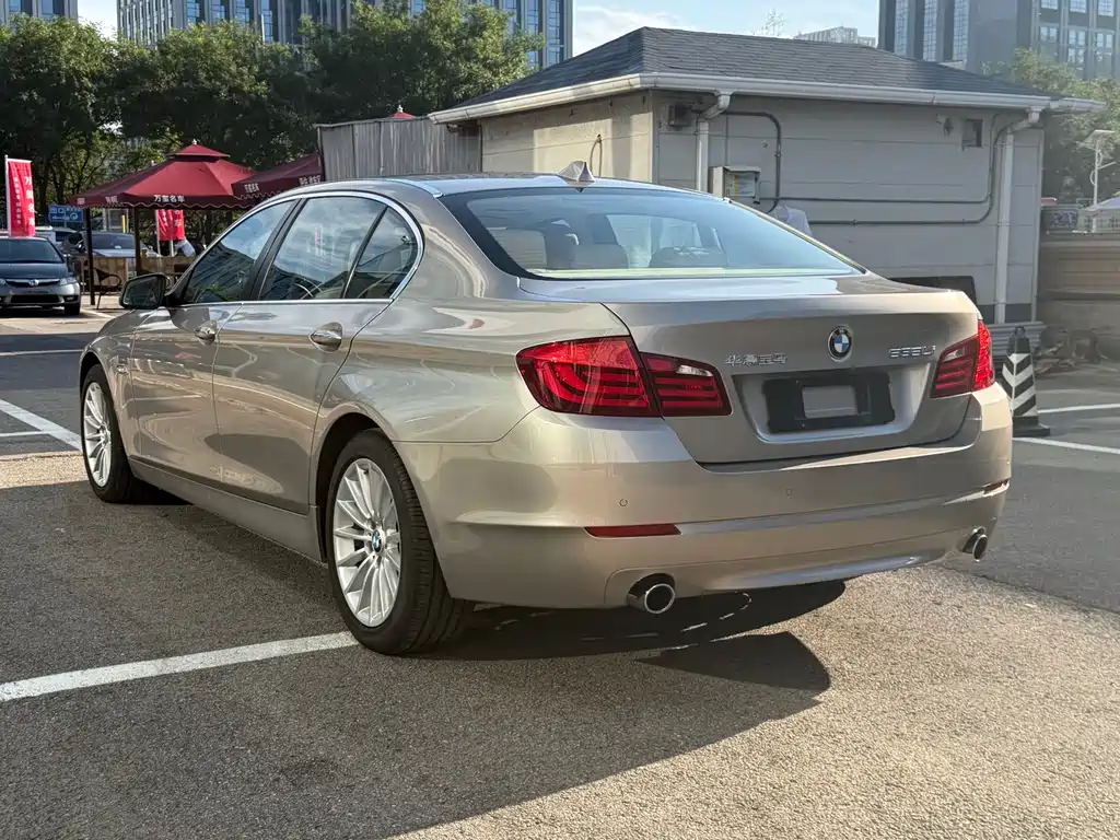 BMW 5 Series — миниатюра 5