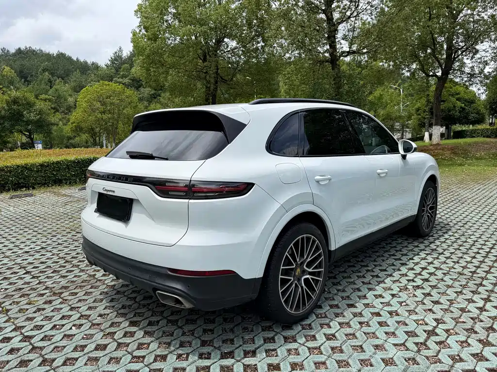 Porsche Cayenne — миниатюра 6