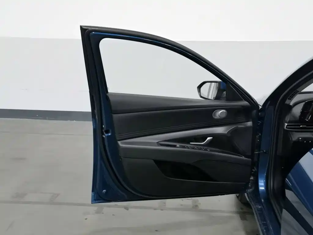 Hyundai Elantra — миниатюра 8