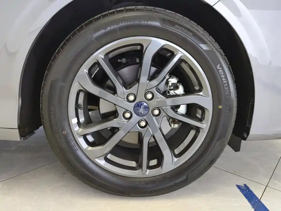 Ford Mondeo — миниатюра 6