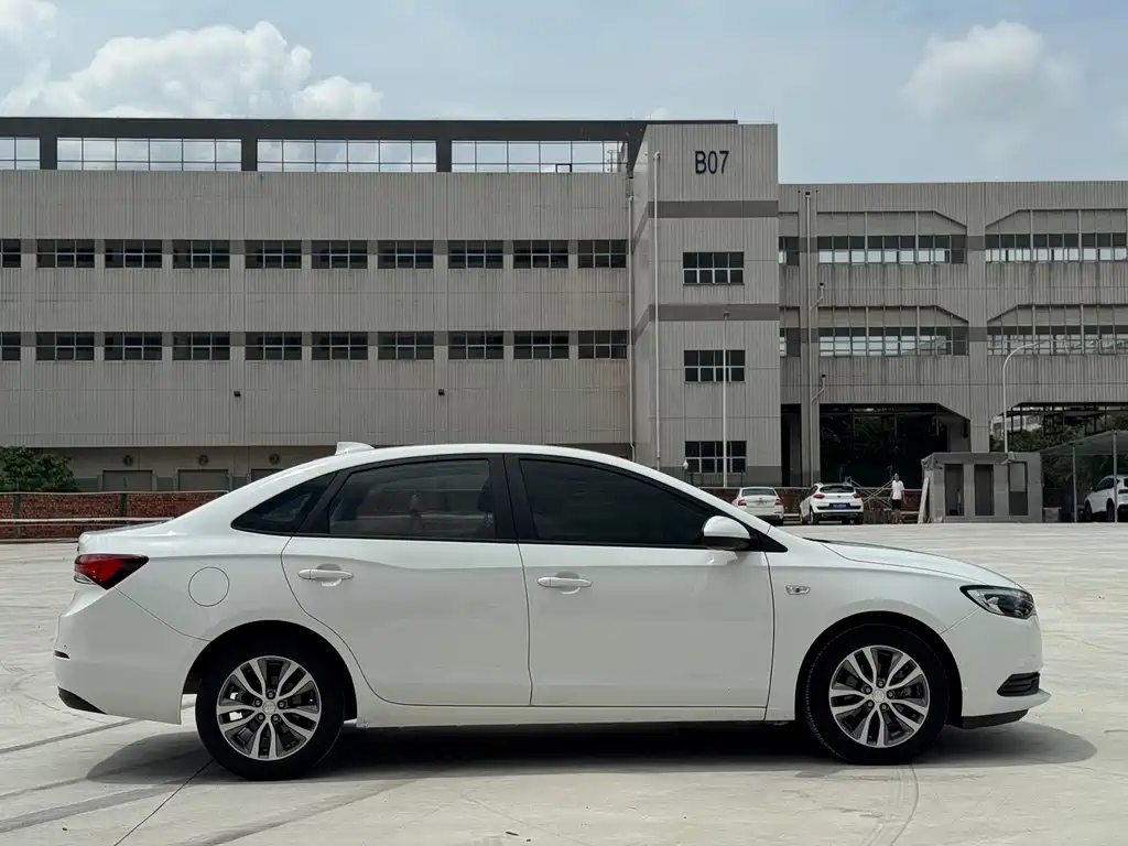 Buick Excelle — миниатюра 4