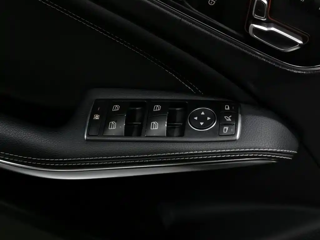 Mercedes-Benz GLA — миниатюра 9