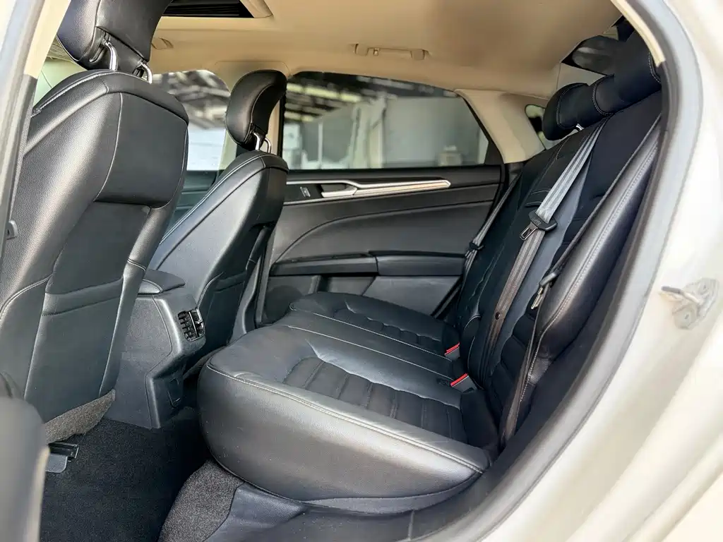 Ford Mondeo — миниатюра 9
