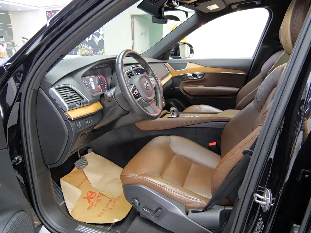 Volvo XC90 — миниатюра 8