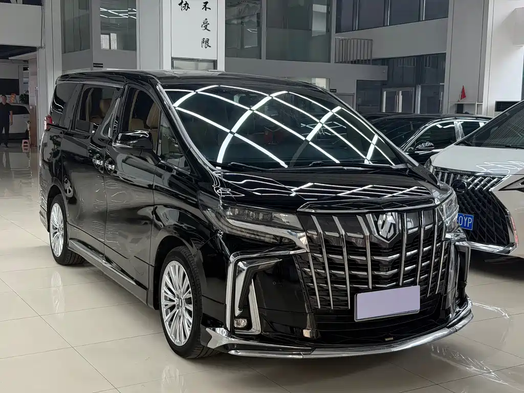 Toyota Alphard — миниатюра 3