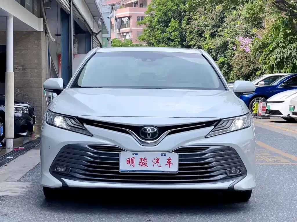 Toyota Camry — миниатюра 2