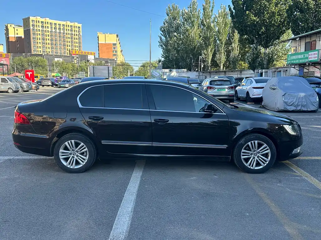 Skoda Superb — миниатюра 6