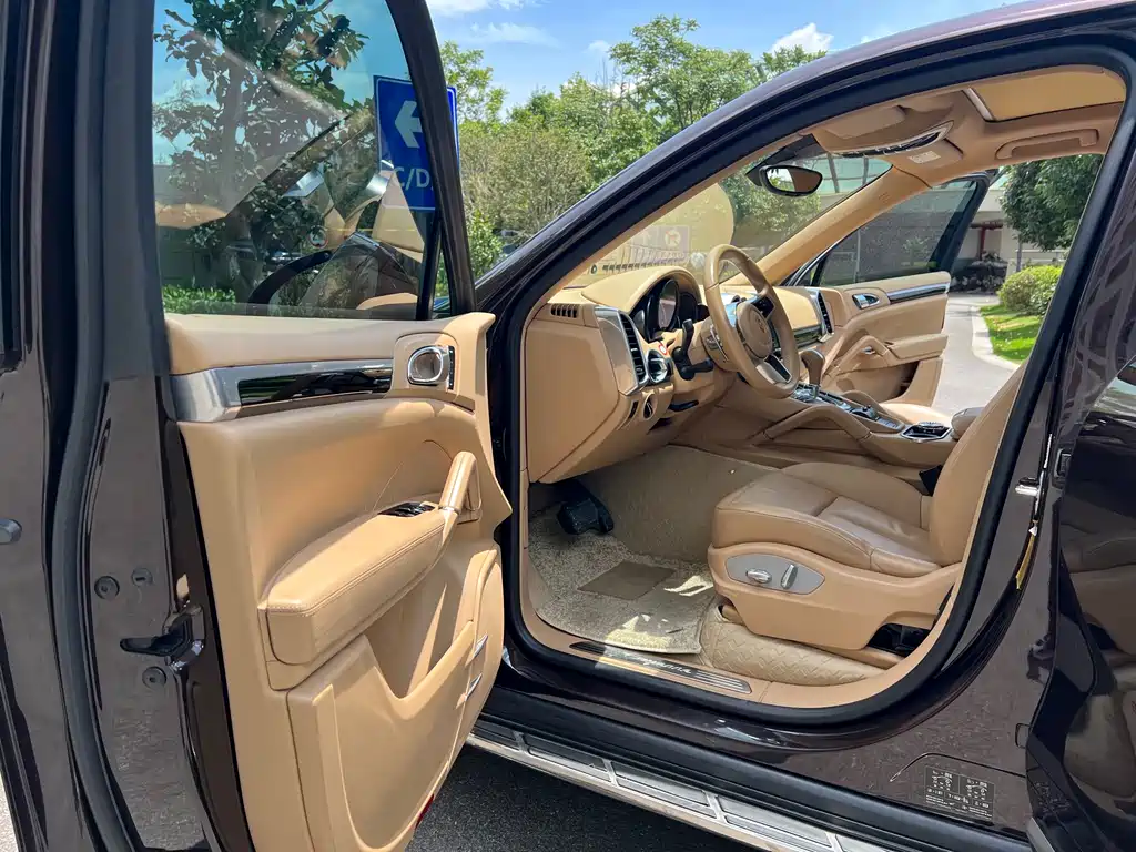 PORSCHE CAYENNE
