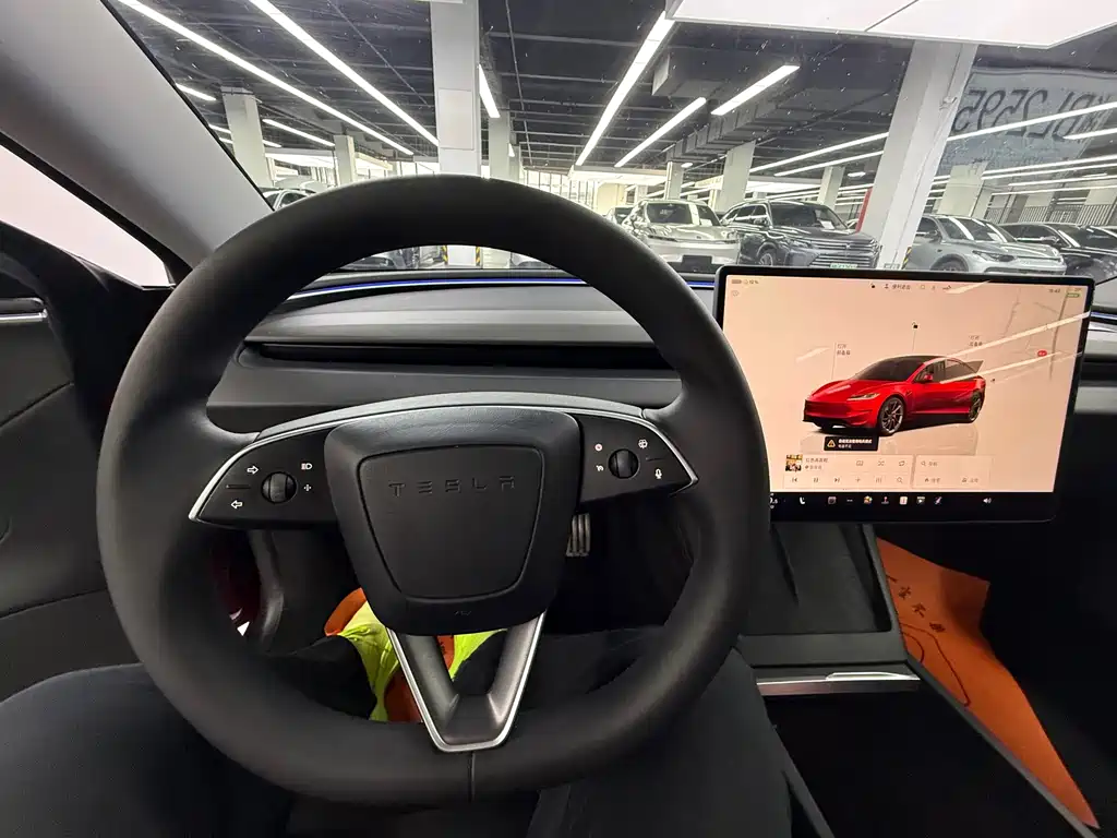 Tesla Model 3 — миниатюра 5