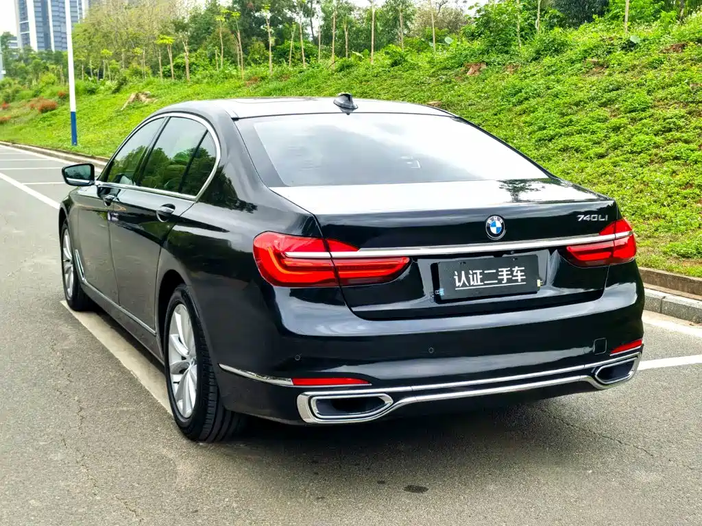 BMW 7 Series — миниатюра 5