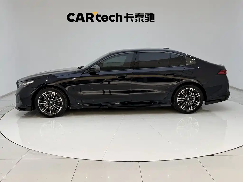 BMW 5 Series — миниатюра 2