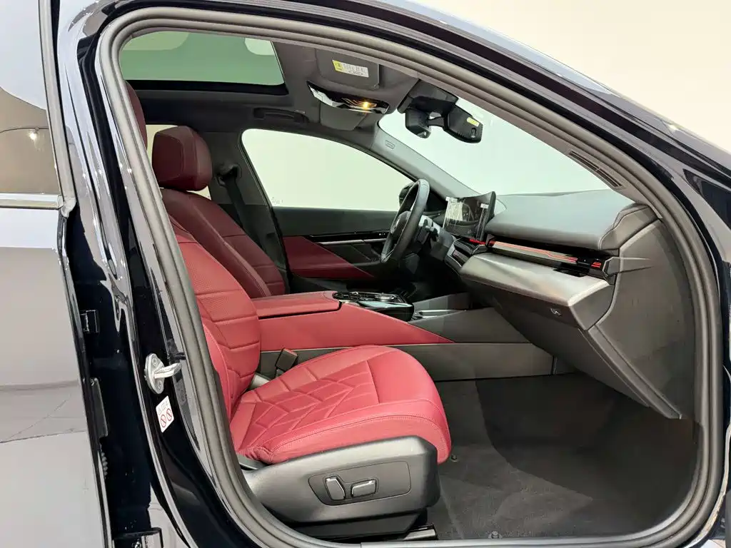 BMW 5 Series — миниатюра 12