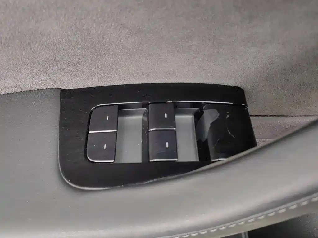 Tesla Model 3 — миниатюра 9