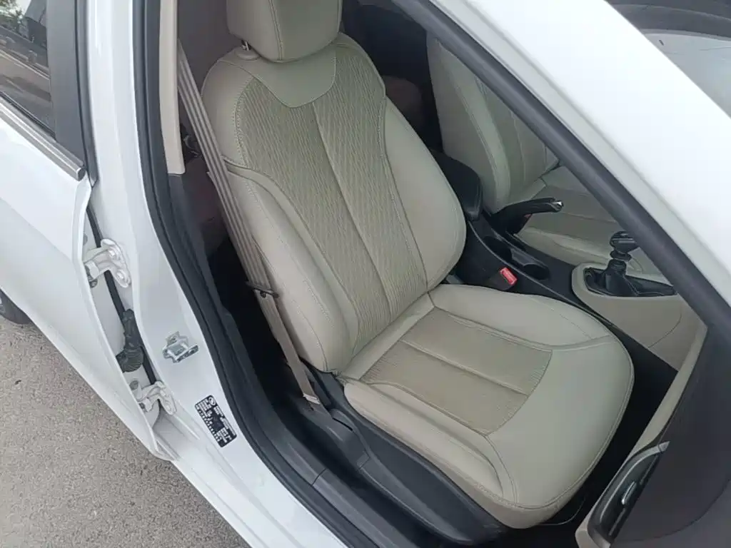 Buick Excelle — миниатюра 25